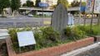 高輪口を出たところに！