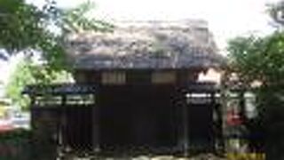 運慶仏を有する光明院の表門