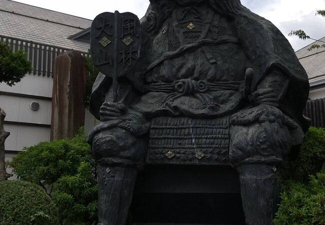 大きな信玄公像がありました