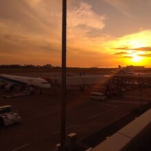 スカイラウンジの横から外に出て見た夕日