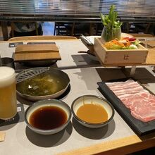 特選タンと熟成豚食べ放題しゃぶしゃぶ