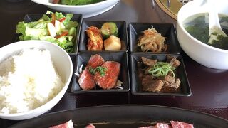焼肉ならランチ利用がいい、広くて落ち着いた店内