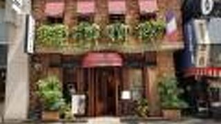 トリコロール 本店