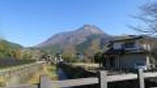 湯布院散策中、由布岳を見ることができました。