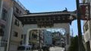 誘導門を進むと