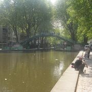 パリの運河