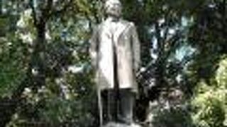 もし渋沢栄一が生きていたら、今の政治や経済について何と言うだろう?