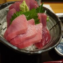 市場内の飲食店で