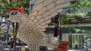 丸の内らしい都会のパーク