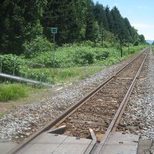 ホームが消えた旧北剣淵駅の様子