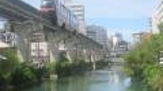 ゆいレールとのコラボ風景を楽しむのに良い久茂地橋