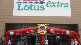 旧正月シーズンのテスコ ロータス(ラマ４世通り店)