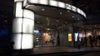 レコードやスポーツ用品の大型店も入居