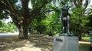 赤レンガ庁舎の前にありました。