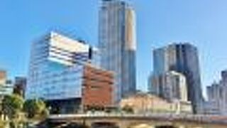 なにわ筋に架かる橋