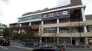 スーパーマーケットのライフが入居