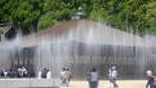 ラスベガスみたいな御影（みえ）堂の水ショー