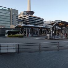 京都駅前に広がるバスターミナル