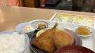 有楽町駅:ピンクの電話