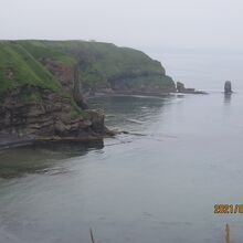 展望台方向の断崖