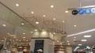 お惣菜もパンも雑貨も