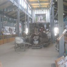 入口から覗いた資料館内部の様子