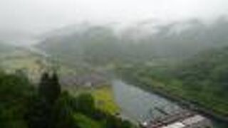 要塞のように見える大規模ダム （田子倉ダム） 