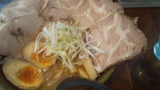 こってり味噌とはみ出しチャーシュー