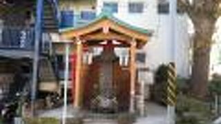 旧道沿いにある道標を兼ねたお地蔵様