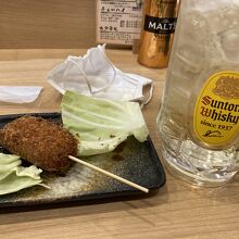 特大ハイボールにコロッケ