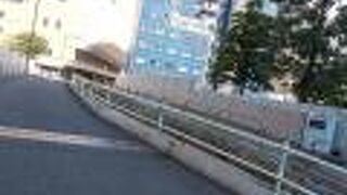 旧築地側にかかる橋の一つです。