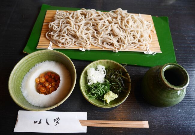 平日ランチでも行列のお蕎麦屋さん