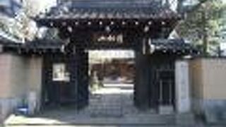 いろいろな石像が見所