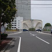 日本橋川が隅田川にそそぐところにかかっています。