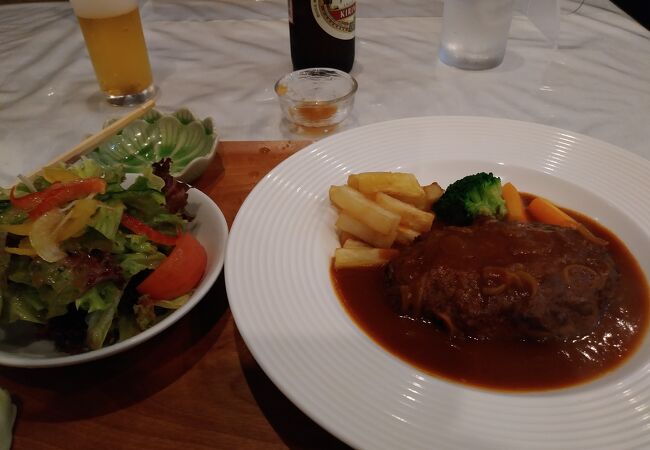 気取らない洋食屋。