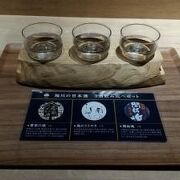 フードコートで日本酒の飲み比べ。