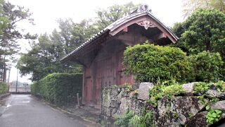 永代家老の福原家らしい大きな屋敷門でした。