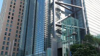 日本テレビの本社とスタジオがある高層ビルです。