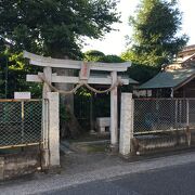 鳥居と祠