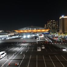 駅の改札を出たところから有明体操競技場がよく見える