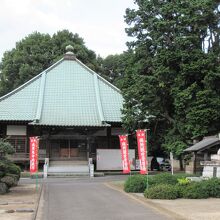 観音堂には百観音像が安置されています