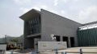 まずは本館の正面のデザインに注目でした。