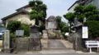 いくつもの石碑がありました。