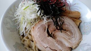 余目の住宅街にある人気ラーメン店