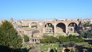 比較的原形をとどめているバシリカ。