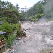 周囲はまるで地獄の風景のよう。