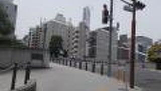 日本橋川にかかる橋の一つです。