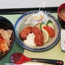 あなごめしとカキフライのセット