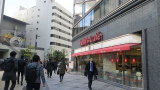 ロケーションがいいホリーズカフェ