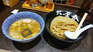 濃厚な魚介豚骨スープとコシのある麺が絶品